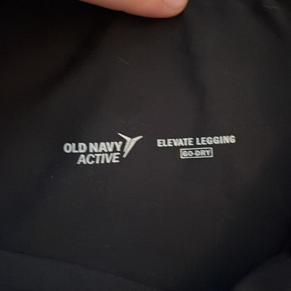 Black Old Navy Elevate Legging Capri - Picture 4 of 4